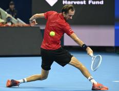 乐鱼app-美国网球队翻盘法国网球队，梅德韦杰夫统治全场的简单介绍