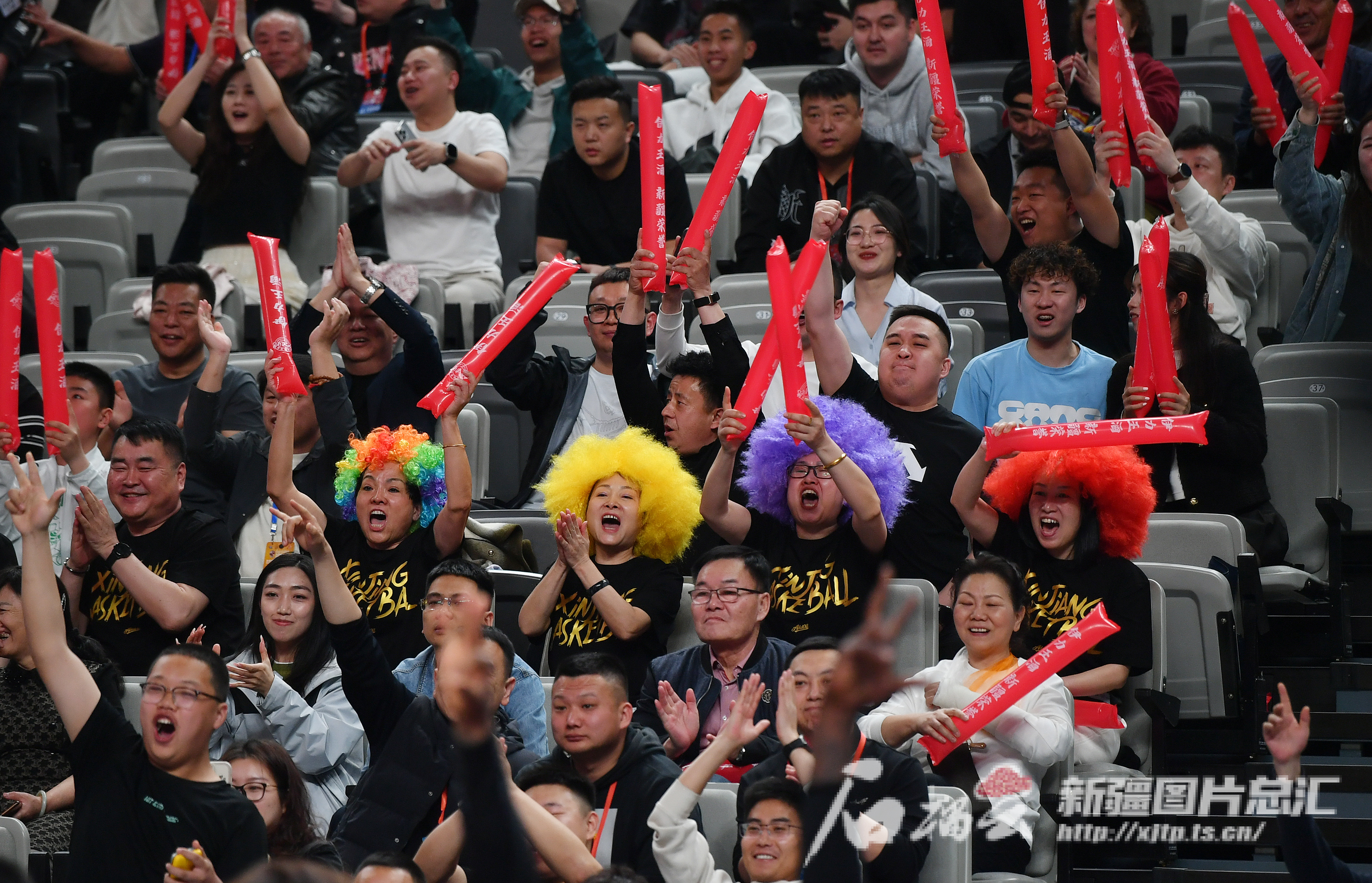 乐鱼-关于内蒙体育馆内球迷喧哗不断，主队坚守主场赢得胜利的信息