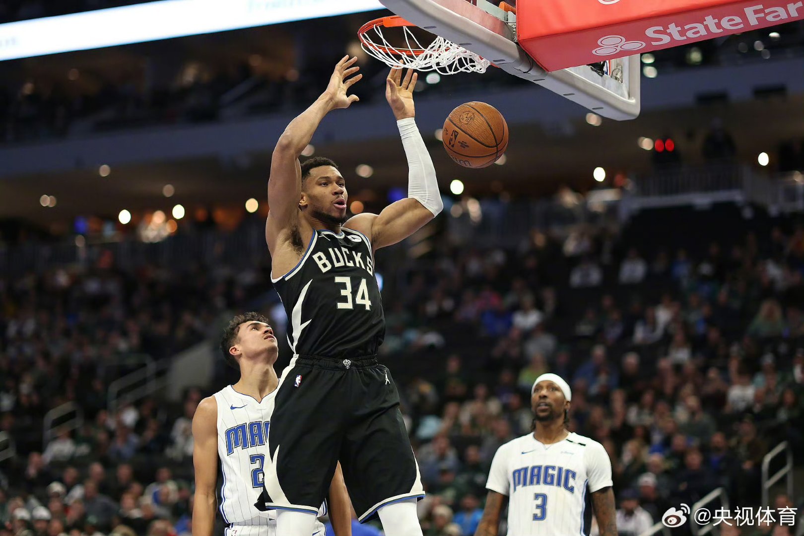 乐鱼-鹈鹕鏖战雄鹿，戈贝尔统治全场的简单介绍